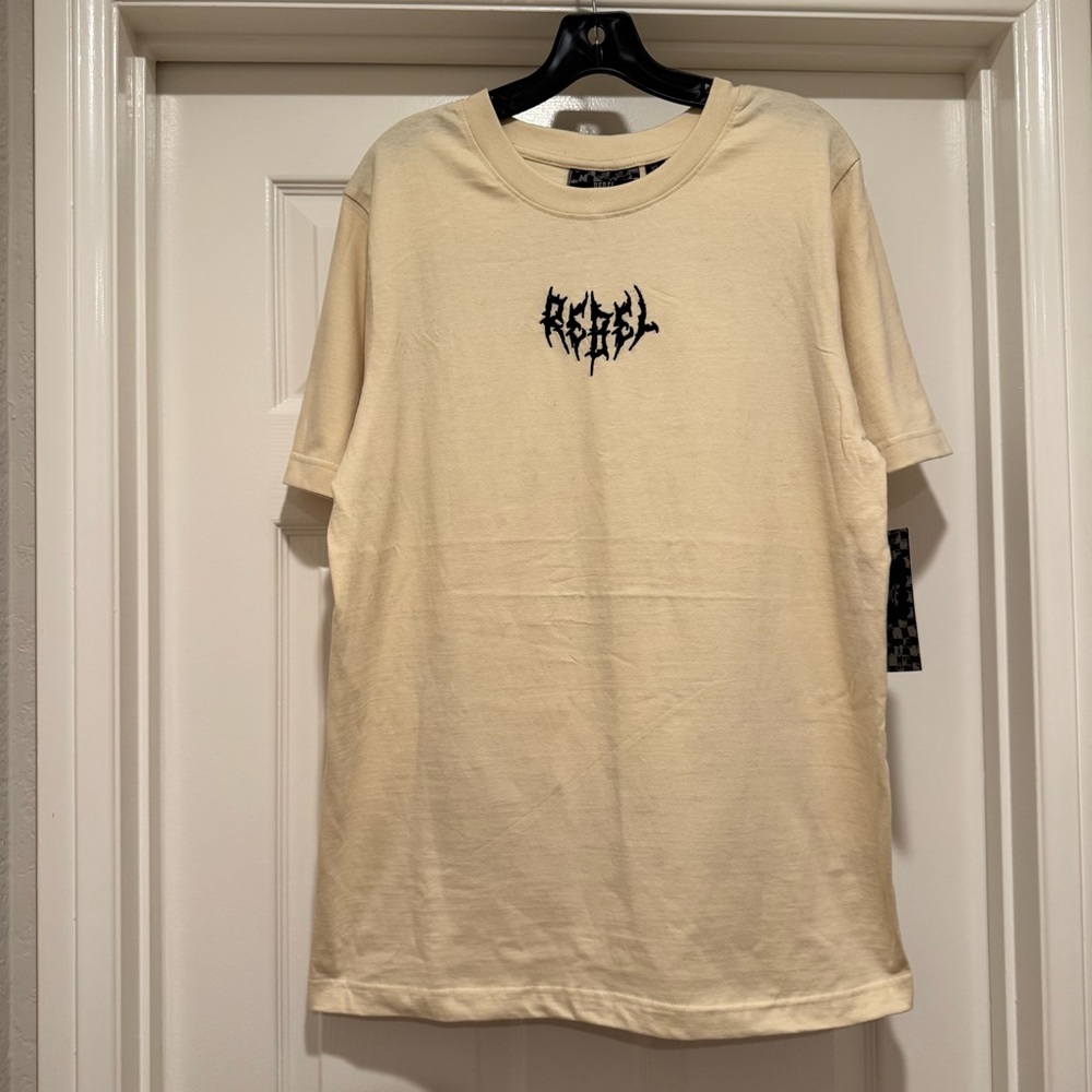 NWT Rebel Vengeance Men's Size XL Graphic T-Shirt Cool Design on Back